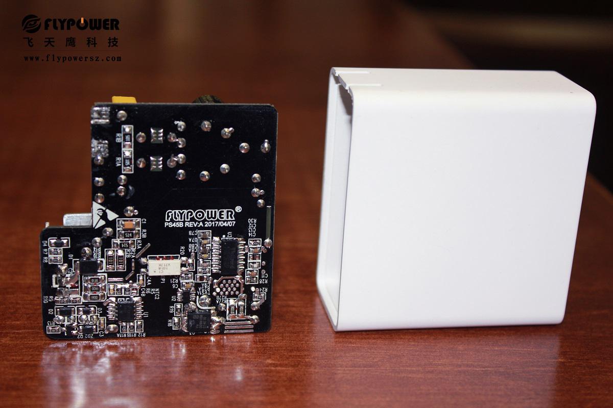 電源適配器內部